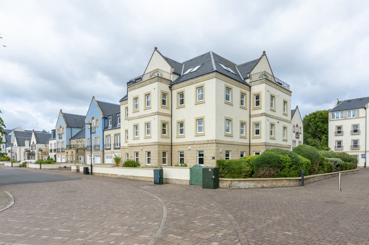 Flat 4 Harbour Square, 1 Harbour Square, Greenock, Inverkip, PA16 0EG