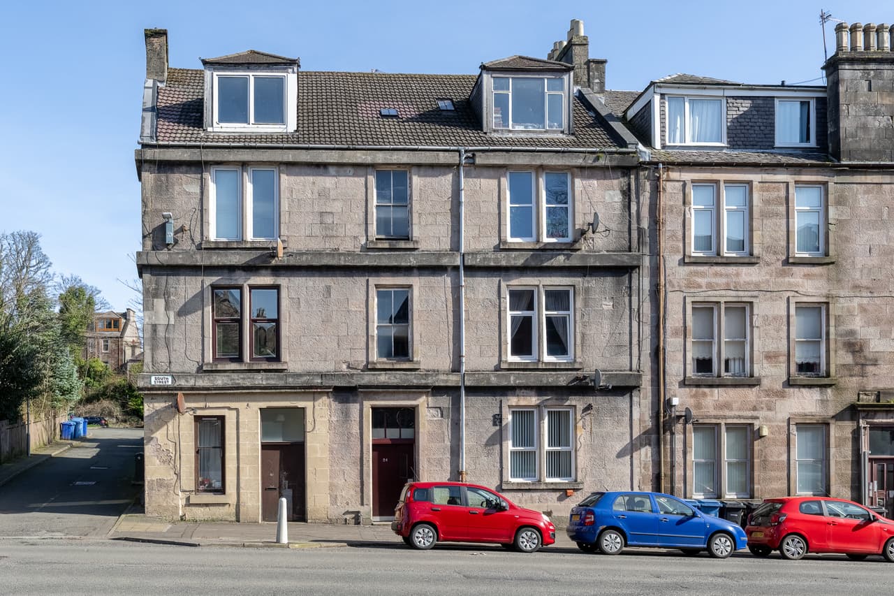 1/2, 24 South Street, Greenock, PA16 8UE