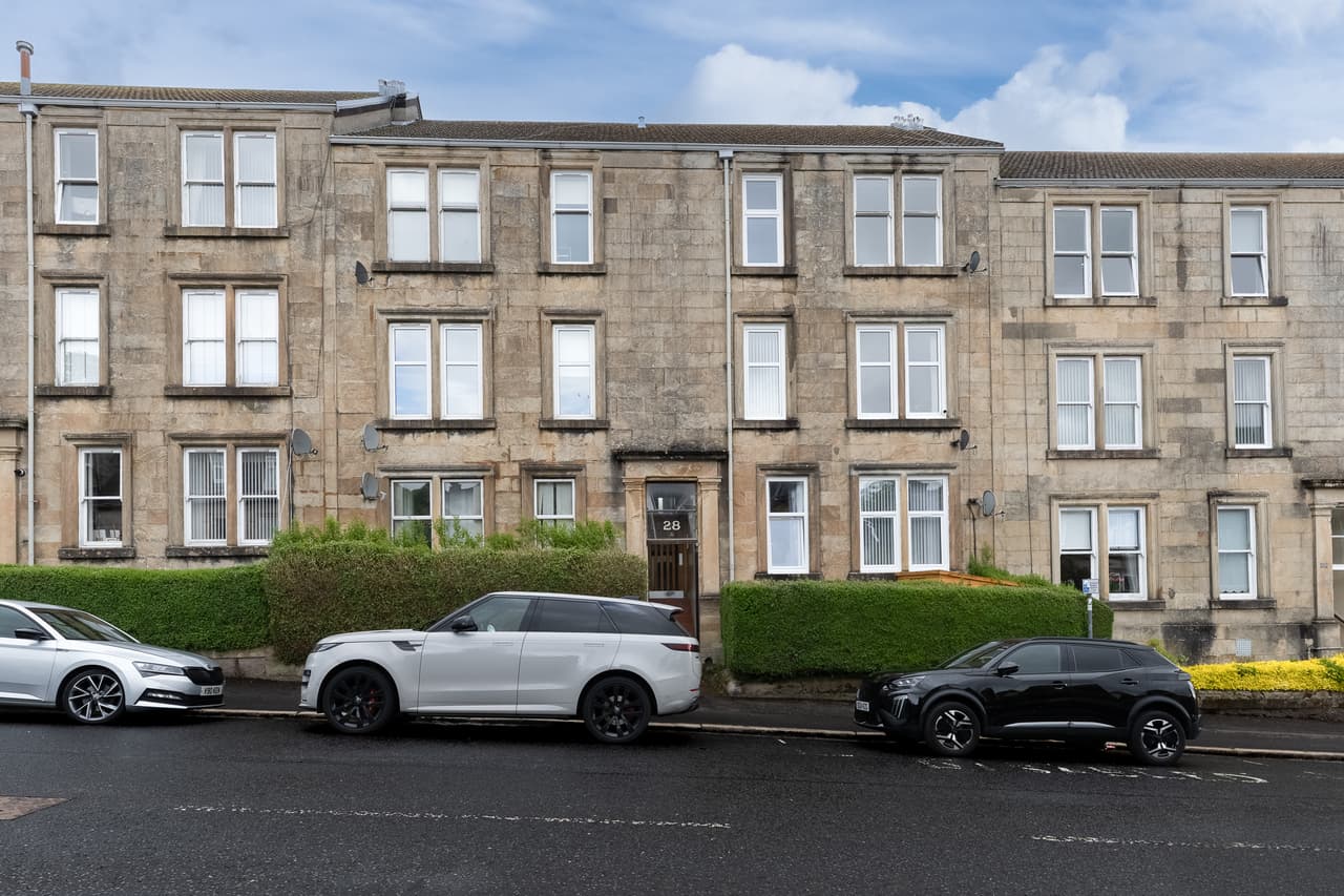 2/2, 28 Newton Street, Greenock, PA16 8SL