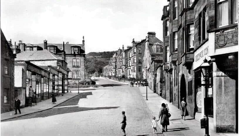 <span style="color:hsl( 35, 28%, 70% );font-size:14px;"><strong>CONNECTED MARKETING</strong></span></span><br>Strong Local Connections